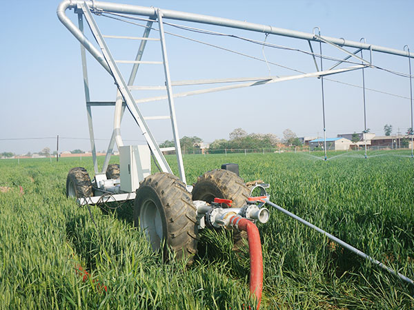 Moving Lateral Irrigation Machines